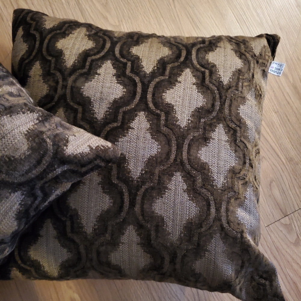 Pillows - Picture 4 of 4